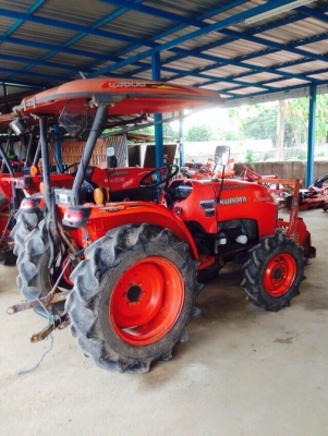 ขาย 36 แรง พร้อมอุปกรณ์2ชิ้น ใบดันหน้า จอบหมุ่น รถ1200 ชั่วโมง 300,000 ต่อรองได้