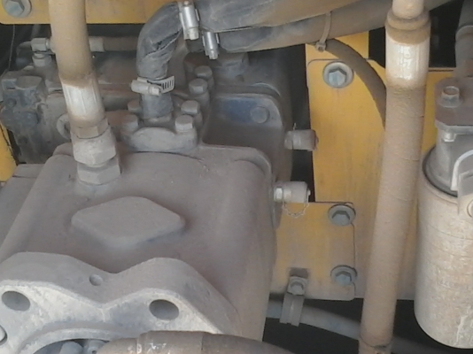 ขายด่วนครับ รถแบ็คโฮ VOVLO EC210 Bใช้งาน 6XXX ซ.ม. โรเลอร์ 7 ลูก รถสวยมาก ออกมาป้ายแดง มี 3 คัน ครับ