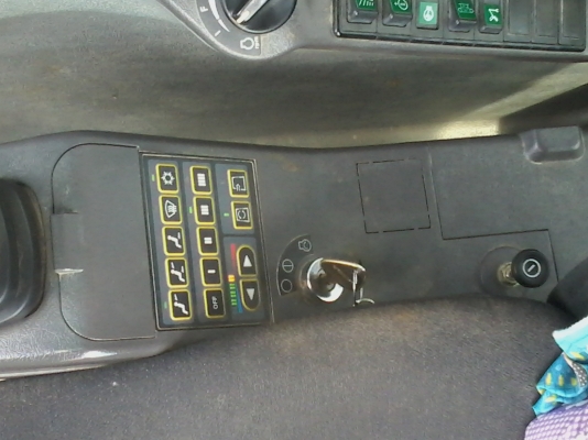 ขายด่วนครับ รถแบ็คโฮ VOVLO EC210 Bใช้งาน 6XXX ซ.ม. โรเลอร์ 7 ลูก รถสวยมาก ออกมาป้ายแดง มี 3 คัน ครับ