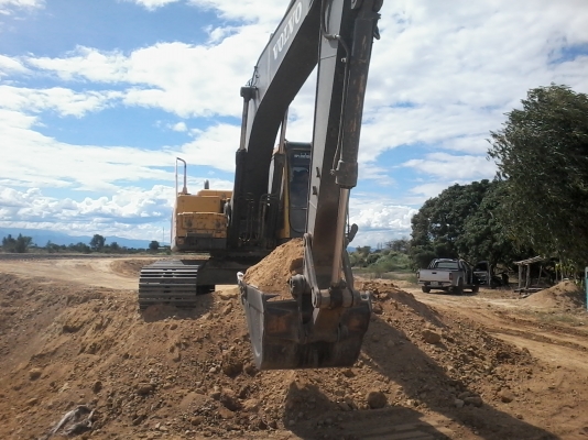 ขายด่วนครับ รถแบ็คโฮ VOVLO EC210 Bใช้งาน 6XXX ซ.ม. โรเลอร์ 7 ลูก รถสวยมาก ออกมาป้ายแดง มี 3 คัน ครับ