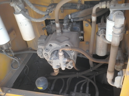 ขายด่วนครับ รถแบ็คโฮ VOVLO EC210 Bใช้งาน 6XXX ซ.ม. โรเลอร์ 7 ลูก รถสวยมาก ออกมาป้ายแดง มี 3 คัน ครับ