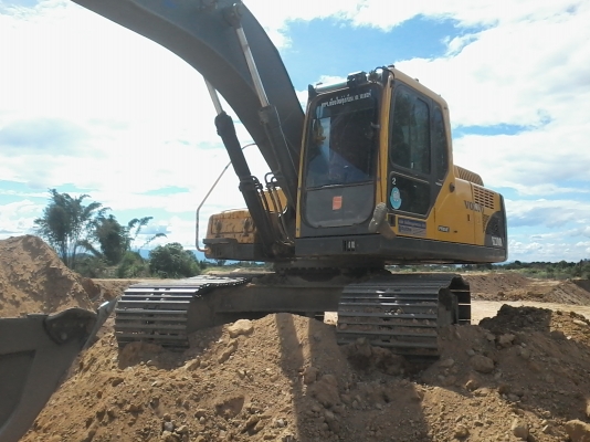 ขายด่วนครับ รถแบ็คโฮ VOVLO EC210 Bใช้งาน 6XXX ซ.ม. โรเลอร์ 7 ลูก รถสวยมาก ออกมาป้ายแดง มี 3 คัน ครับ