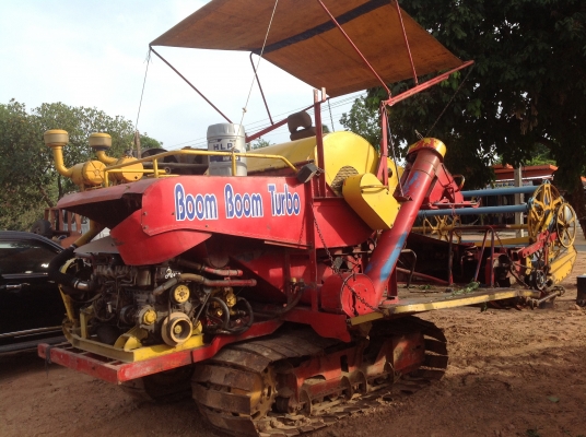 ขาย ((160.000) รถเกี่ยวต่ออู่ รองกระสอบ ขนาดกลาง สภาพดีพร้อมใช้งาน