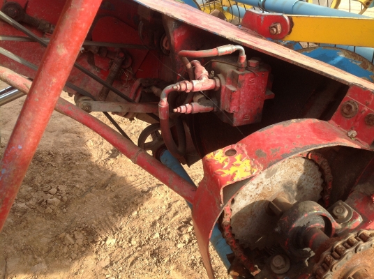 ขาย ((160.000) รถเกี่ยวต่ออู่ รองกระสอบ ขนาดกลาง สภาพดีพร้อมใช้งาน