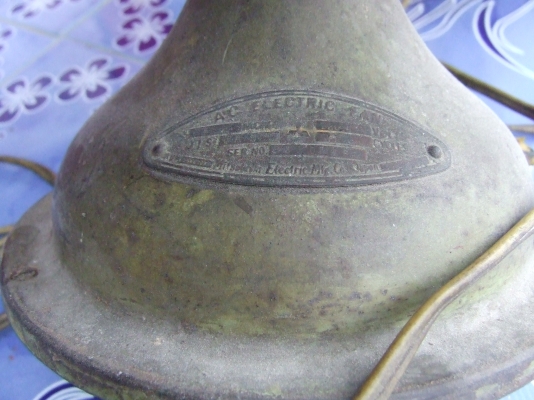 ขายพัดลม มิสซู อายุไม่ตำ80 ปี สภาพดีลมแรงเดิมๆใช้ได้ครบทุกสวิท ขายพัดลม มิสซู อายุไม่ตำ80 ปี สภาพดีลมแรงเดิมๆใช้ได้ครบทุกสวิท