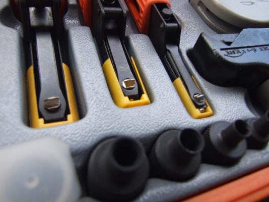 >>>>   ขายชุดซ่อมเกลียว Nes 1025 set จากประเทศอิสราเอลครับ