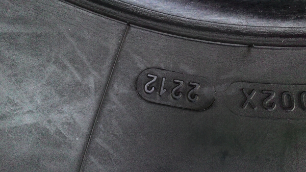 215R15C MICHELIN XCD มี 2 เส้น tel.081-427-3941