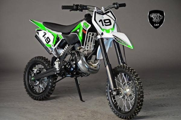 วิบาก ใหม่ล่าสุด 2 จังหวะ 50 CC ล้อ หน้า 14 หลัง 12 รถแข่ง รุ่น JACOB MINI โช็คหน้าหัวกลับ โช็คหลัง นิ่ม กระโดได้ ท่อเสียงรถสูตร เป็น ออโต้บิดแล้วไปเลย ขี่ง่าย ไม่ต้องเข้าเกียร์ ดิสเบรค หน้า หลัง เท่ สไตร์ รถสูตร สนาม ราคาโปรโมชั่น จาก 29000 ช่วงแนะนำเหลื