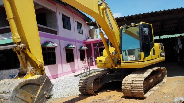 Komatsu PC200-8 รุ่น สเป๊คนอก 3 ปี 3500 ชม.สวยเต็มตามรุ่น