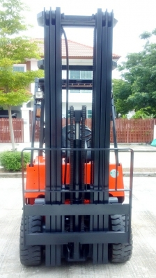 ขายไฟฟ้านิสสันนั่งขับขนาด 2 ตัน เสายกสูง 6 เมตร 081-3535-948