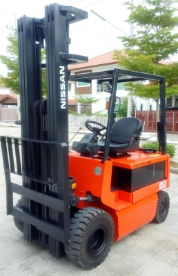 ขายไฟฟ้านิสสันนั่งขับขนาด 2 ตัน เสายกสูง 6 เมตร 081-3535-948