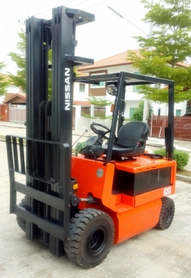 ขายไฟฟ้านิสสันนั่งขับขนาด 2 ตัน เสายกสูง 6 เมตร 081-3535-948