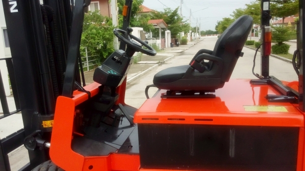 ขายไฟฟ้านิสสันนั่งขับขนาด 2 ตัน เสายกสูง 6 เมตร 081-3535-948