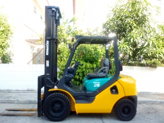 ขายโคมัตสุดีเซลขนาด 2.5 ตัน เสายกสูง 4.5 เมตร 081-3535-948