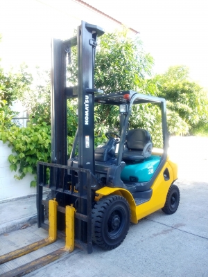 ขายโคมัตสุดีเซลขนาด 2.5 ตัน เสายกสูง 4.5 เมตร 081-3535-948