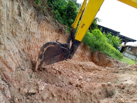 ขายรถแบคโฮ KOMATSU PC200-6 เอกสารอินวอย ระบบไฟเต็ม ซีเรียล 90000 กว่า ราคา 850000