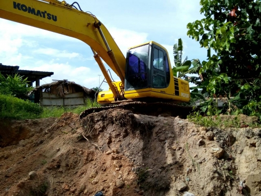 ขายรถแบคโฮ KOMATSU PC200-6 เอกสารอินวอย ระบบไฟเต็ม ซีเรียล 90000 กว่า ราคา 850000