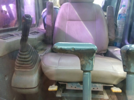 ขายรถแบคโฮ KOMATSU PC200-6 เอกสารอินวอย ระบบไฟเต็ม ซีเรียล 90000 กว่า ราคา 850000