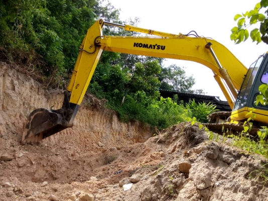 ขายรถแบคโฮ KOMATSU PC200-6 เอกสารอินวอย ระบบไฟเต็ม ซีเรียล 90000 กว่า ราคา 850000