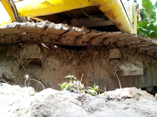 ขายรถแบคโฮ KOMATSU PC200-6 เอกสารอินวอย ระบบไฟเต็ม ซีเรียล 90000 กว่า ราคา 850000