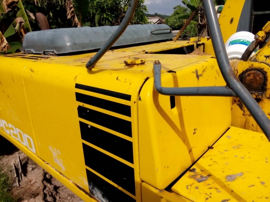 ขายรถแบคโฮ KOMATSU PC200-6 เอกสารอินวอย ระบบไฟเต็ม ซีเรียล 90000 กว่า ราคา 850000