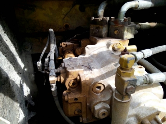 ขายรถแบคโฮ KOMATSU PC200-6 เอกสารอินวอย ระบบไฟเต็ม ซีเรียล 90000 กว่า ราคา 850000