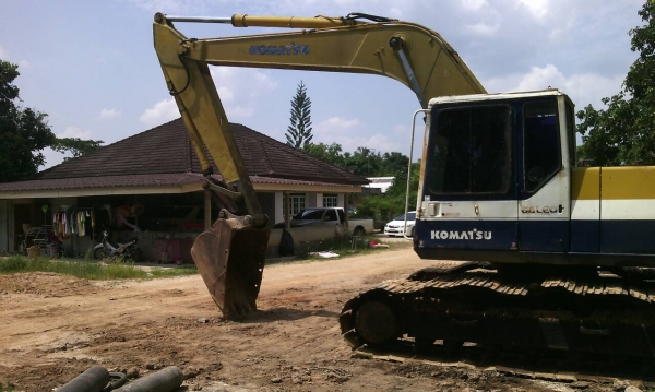 ขายรถแบคโฮ KOMATSU PC200-5 ระบบไฟเต็ม เอกสารอินวอย control สั้น ราคา 550000