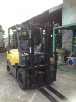 +++ ขายโฟล์คลิฟท์  T.C.M. FD25  ( รุ่นใหม่ )   T3   ขนาด 2.5  ตัน  เครื่องยนต์ดีเซล  เสา  3  เมตร  เกียร์ออโตเมติค  ยางตัน   รับประกัน เครื่อง + เกียร์  3 เดือน ครับ