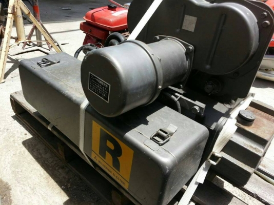 รอกสลิงเก่าญี่ปุ่น MITSUBISHI  ขนาด 1 ตัน  สภาพสวยพร้อมใช้งาน สามารถวิ่งขึ่นลง และซ้ายขวาได้