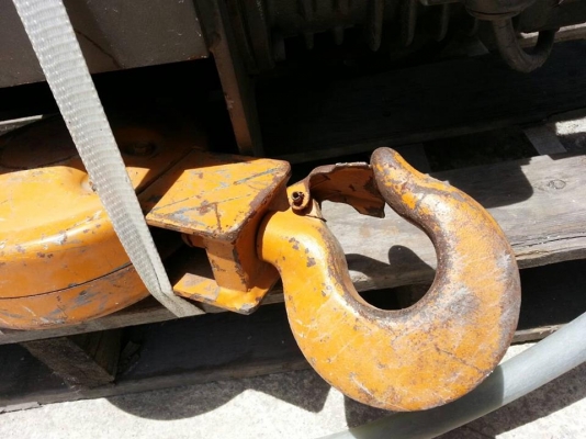 รอกสลิงเก่าญี่ปุ่น MITSUBISHI  ขนาด 1 ตัน  สภาพสวยพร้อมใช้งาน สามารถวิ่งขึ่นลง และซ้ายขวาได้