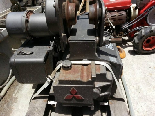 รอกสลิงเก่าญี่ปุ่น MITSUBISHI  ขนาด 1 ตัน  สภาพสวยพร้อมใช้งาน สามารถวิ่งขึ่นลง และซ้ายขวาได้