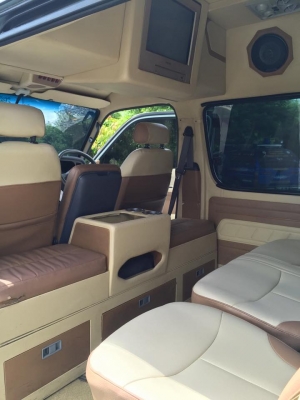 ขายรถตู้ commuter ปี 2004 เครื่อง 3000 ดีเซล แต่ง ViP เครื่องดี รถสวยพร้อมใช้ ขับดี วิ่งเงียบ นิ่ม