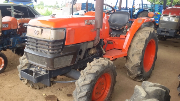 ขายครับรถไถคูโบต้าL3408แรงสองเพลา ราคา155000บาท  รถสวยมากเดิมๆ ยังไม่ได้ล้างไม่มีอุปกรณ์อยู่ วังบัว อ คลองขลุง จ กำแพงเพชรสนใจโทร 0813655997 อำพรพาเจริญราคาคุยกันได้อีกนะครัย