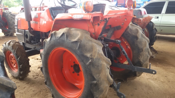 ขายครับรถไถคูโบต้าL3408แรงสองเพลา ราคา155000บาท  รถสวยมากเดิมๆ ยังไม่ได้ล้างไม่มีอุปกรณ์อยู่ วังบัว อ คลองขลุง จ กำแพงเพชรสนใจโทร 0813655997 อำพรพาเจริญราคาคุยกันได้อีกนะครัย