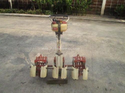 เครื่องกำจัดวัชพืชในร่องข้าว    MARUYAMA   KW  รหัสสินค้า : 80802470 Line ID: nihonmono หรือเพิ่มเติมไดที่ www.nihonmono.com