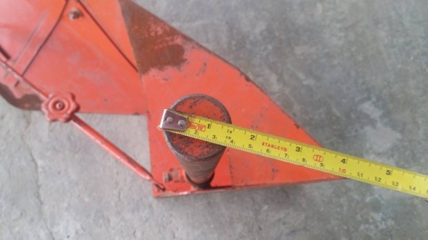 ตัวแหวกร่องด้านเดียว เก่าญี่ปุ่น ใช้ติดกับรถไถเดินตาม หรือรถพรวนดิน ช่วยในการขึ้นร่องไถได้ง่ายและสะดวกขึ้น สภาพดี