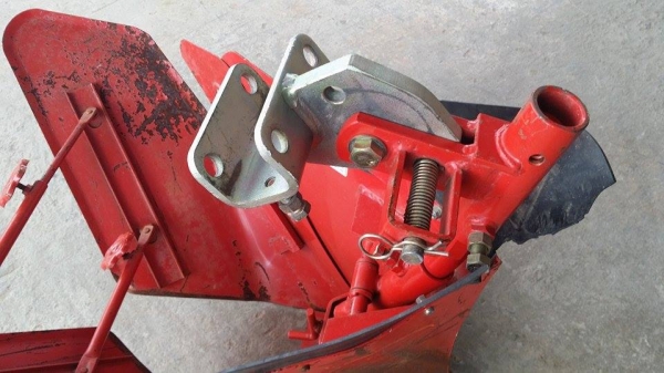 ตัวแหวกร่อง เก่าญี่ปุ่น ใช้ติดกับรถไถเดินตาม หรือรถพรวนดิน