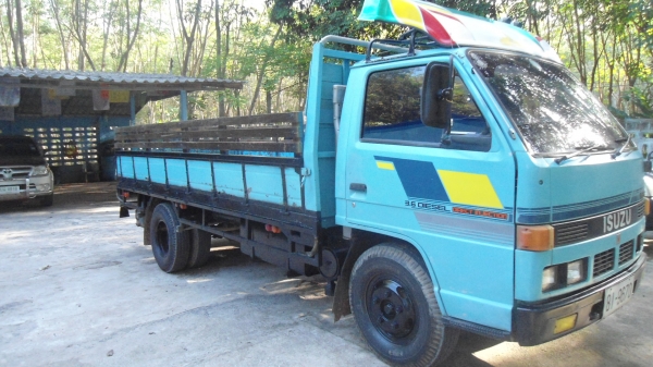 ขายอีซูซุNKR  110  ปี37เกียร์สั้นสภาพสวยพร้อมใช้ สวยๆ ครับเดิมๆ