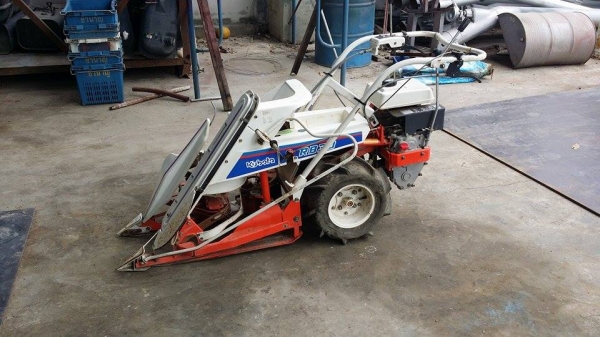 รถเกี่ยวข้าวเดินตามแบบมัดข้าวในตัว KUBOTA  รุ่น RB30(3) เก่าญี่ปุ่น สภาพสวย เครื่องพร้อมใช้งาน ไม่เคยใช้งานในไทย