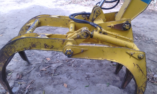 รถคีบอ้อย  ฟอร์ด คีบหลังเกียร์ธรรมดา เอกสารซื้อขาย ราคาถูกๆๆๆ