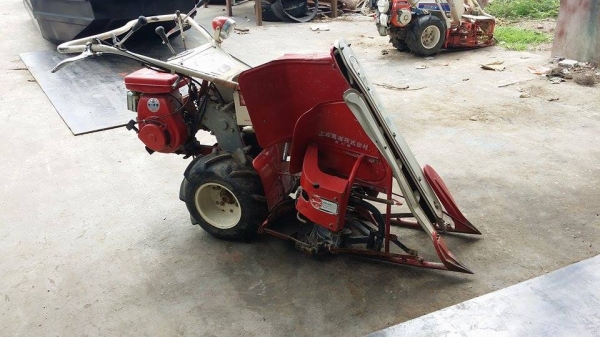รถเกี่ยวข้าวเดินตามแบบมัดข้าวในตัว YANMAR   รุ่น BS300B เก่าญี่ปุ่น สภาพสวย เครื่องพร้อมใช้งาน ไม่เคยใช้งานในไทย