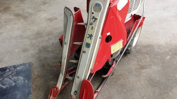 รถเกี่ยวข้าวเดินตามแบบมัดข้าวในตัว YANMAR   รุ่น BS300B เก่าญี่ปุ่น สภาพสวย เครื่องพร้อมใช้งาน ไม่เคยใช้งานในไทย