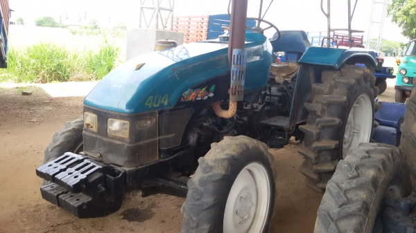 ขายครับรถไถยูเอ็มไทชัน 404 แรง สองเพลา ราคา155000บาท  รถสวยมากเดิมๆ ยังไม่ได้ล้างมีอุปกรณ์โลตาลี่หนึ่งอันอยู่ วังบัว อ คลองขลุง จ กำแพงเพชรสนใจโทร 0813655997 อำพรพาเจริญราคาคุยกันได้อีกนะครัย