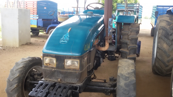 ขายครับรถไถยูเอ็มไทชัน 404 แรง สองเพลา ราคา155000บาท  รถสวยมากเดิมๆ ยังไม่ได้ล้างมีอุปกรณ์โลตาลี่หนึ่งอันอยู่ วังบัว อ คลองขลุง จ กำแพงเพชรสนใจโทร 0813655997 อำพรพาเจริญราคาคุยกันได้อีกนะครัย