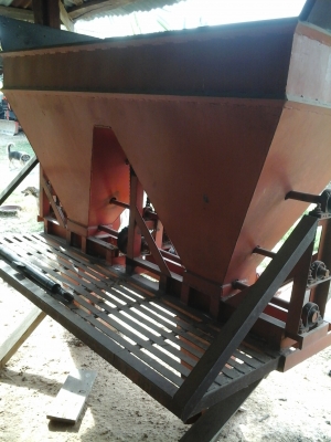 เครืองฝังปุ่ยมูลสัตว์ เครืองฝังปุ่ยมูลสัตว์