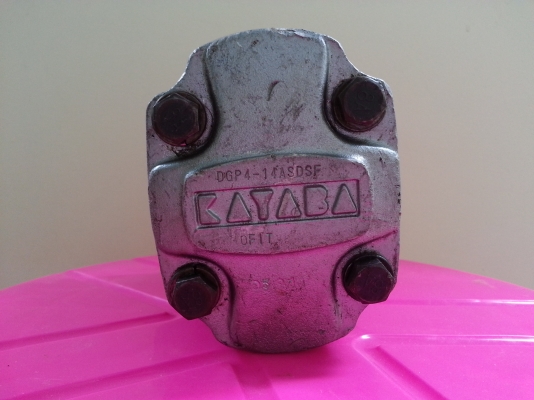 ปั๊ม คายาบา เก่านอก จากเซียงกง สภาพดี ราคาพิเศษ 4,200 ติดต่อ 081-7807317