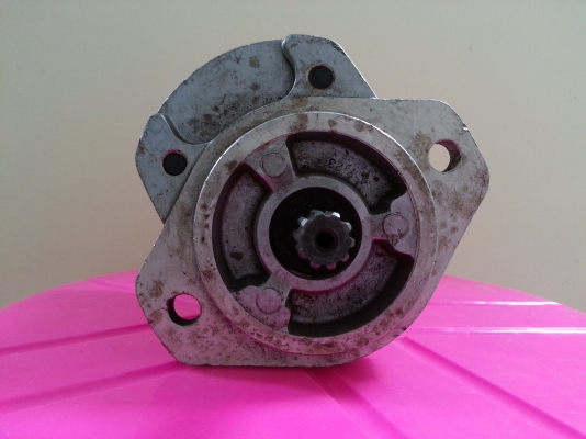 ปั๊ม คายาบา เก่านอก จากเซียงกง สภาพดี ราคาพิเศษ 4,200 ติดต่อ 081-7807317