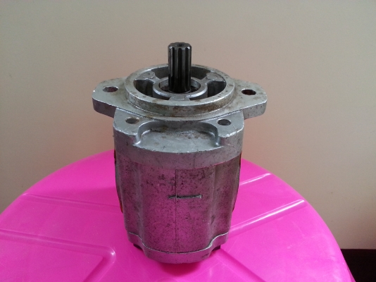 ปั๊ม คายาบา เก่านอก จากเซียงกง สภาพดี ราคาพิเศษ 4,200 ติดต่อ 081-7807317