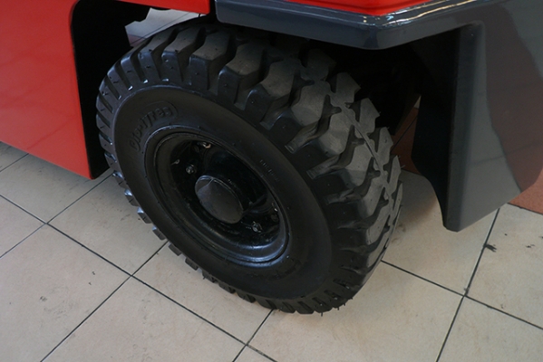 ขายรถโฟล์คลิฟท์มือสอง NISSAN รุ่น NH02 ราคา 215,000 บาทนำเข้าจากประเทศญี่ปุ่น 100\% ไม่เคยใช้งานในประเทศไทย