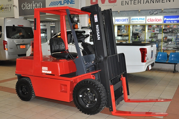 ขายรถโฟล์คลิฟท์มือสอง NISSAN รุ่น NH02 ราคา 215,000 บาทนำเข้าจากประเทศญี่ปุ่น 100\% ไม่เคยใช้งานในประเทศไทย